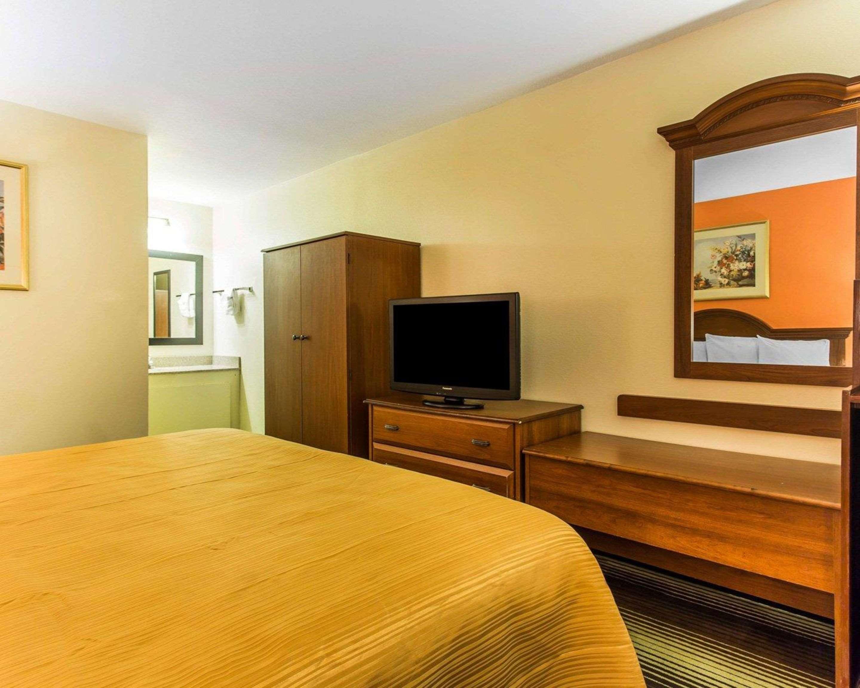 Quality University Inn 2*